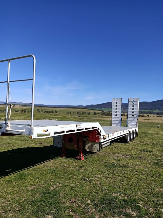 Lusty Drop Deck Lowloader Triaxle