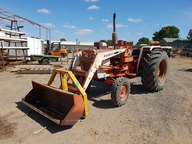 Case David Brown 995 Tractor with Front End Loader