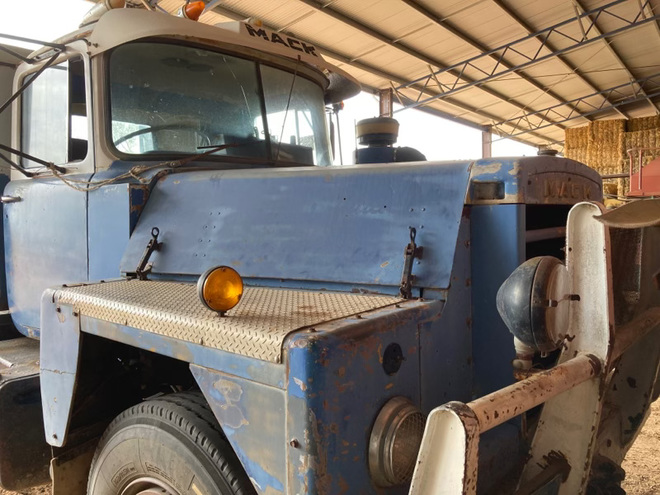 Flynstone Mack R 600 Prime Mover