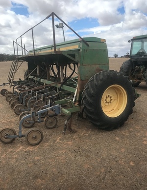 Chamberlain JD 753 Combine