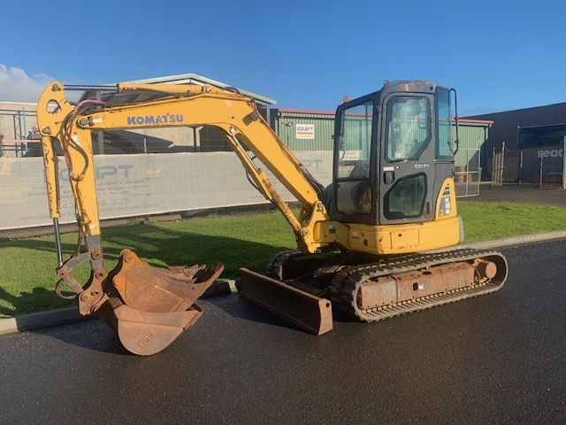 KOMATSU PC40MR-2 HYD HITCH 3 BUCKETS