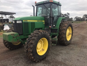 2000 John Deere 7810 Tractor
