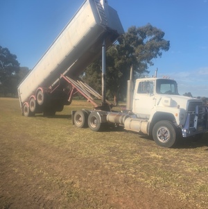 Ford Louie Int 9000 Prime Mover