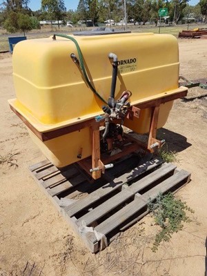 Tornado Spray Tank & Pump