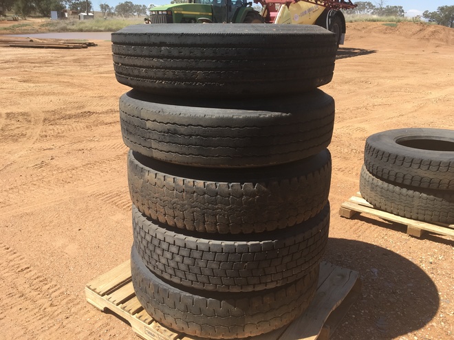 Under Auction - (A132) - 5 x 11r22.5 Tyres On Rims 