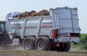NEW Muckrunner Wide Bodied Large Volume Manure Spreaders