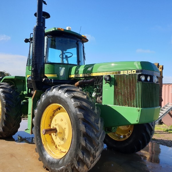 John Deere 8650