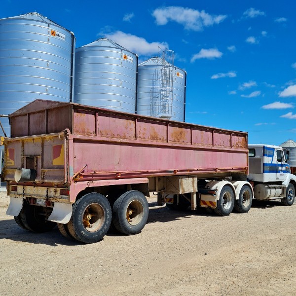 International 3600 S-Line Truck and Steel Tipper