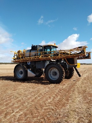 2012 Rogator 1300B Self Propelled Sprayer