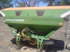 Amazone 3pl spreader ZA Maxis 1500 plus 1000 litre extension
