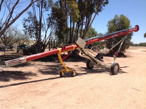 Farm King 8-36 Auger