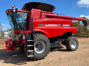 2010 Case 7088 Header with 35ft 2152 front