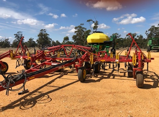 **PRICE REDUCTION** - 9m Bourgault 8810 Bar with 2018 John Deere 1910 Air Cart