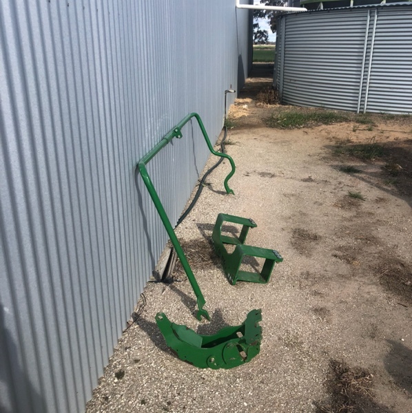 John deer windrower adaptor