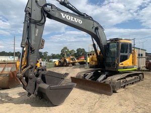 ECR235CL VOLVO EXCAVATOR WITH BLADE