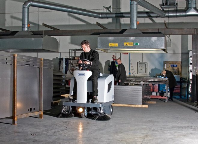 Ride On Battery Sweeper SR1101