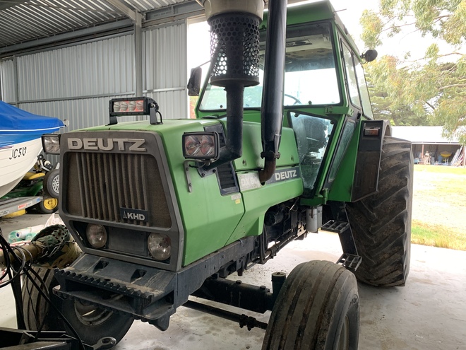 Deutz Tractor DX 90s.