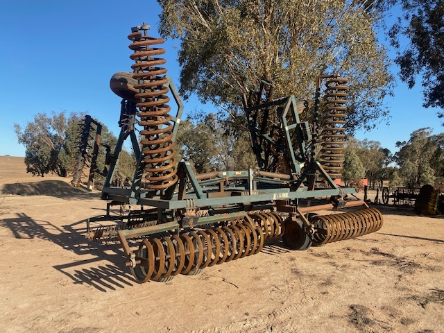 30ft K-Line Coil & Prickling Harrows Hydraulic Lift & Fold 