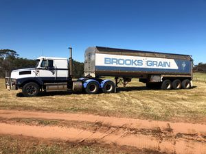 International 3600 Prime Mover & Tri-Axle Trailer