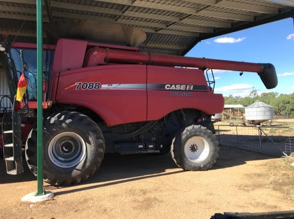 2010 Case 7088 Header & Front