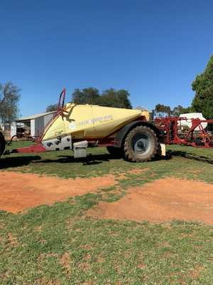 (A132) - 2012 Hardi Commander Terra Force Boomspray