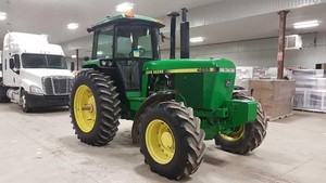 JOHN DEERE TRACTOR 