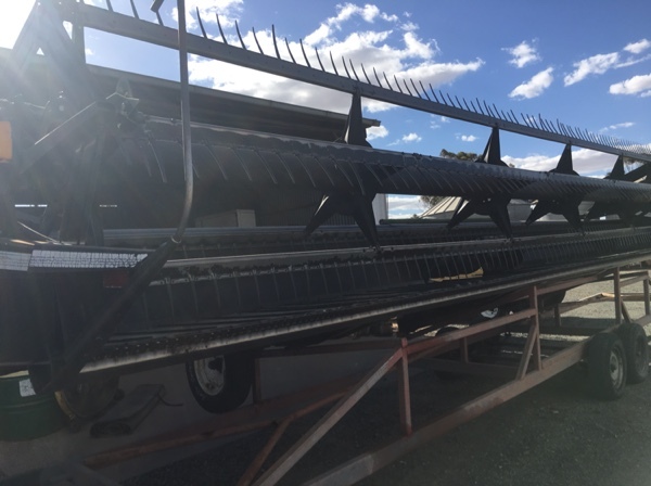 Macdon 960 30 ft Front with John Deere adapter For Sale