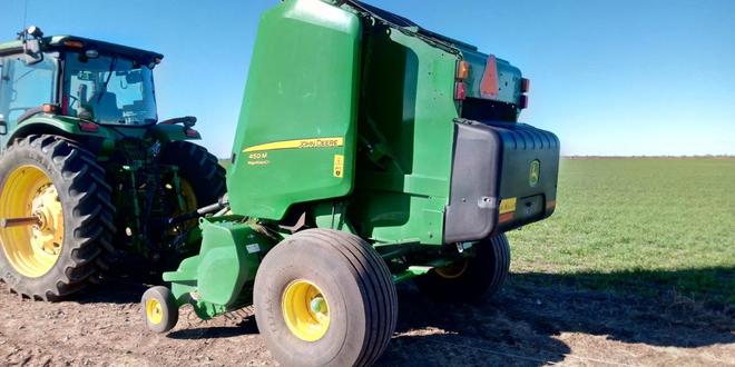 John Deere 2018 450m round baler