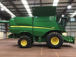 2012 JD S680 & 45' MacDon Draper Front & Trailer
