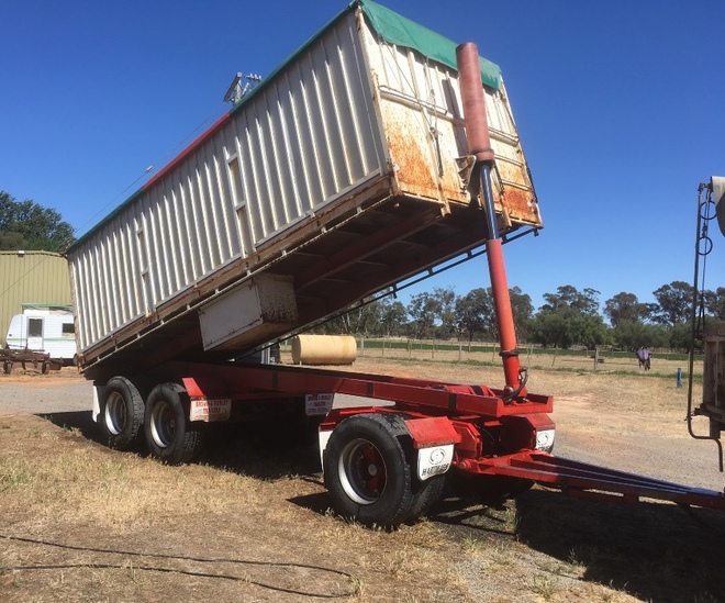 Tri Axle Dog Trailer