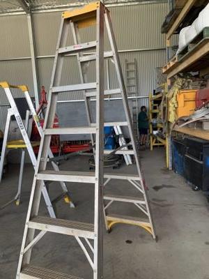 8 Ft Stepladder