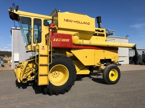 New Holland TR85 Header