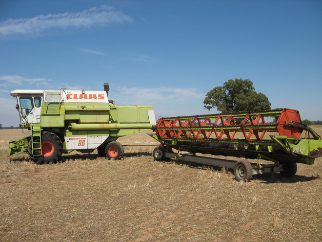 1984 CLAAS Dominator 96 Header with 25ft Open Front