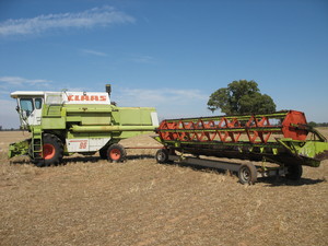 1984 CLAAS Dominator 96 Header with 25ft Open Front
