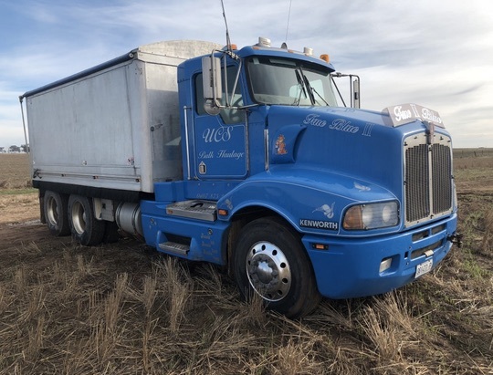 2006 Kenworth T401 with Quad Dog