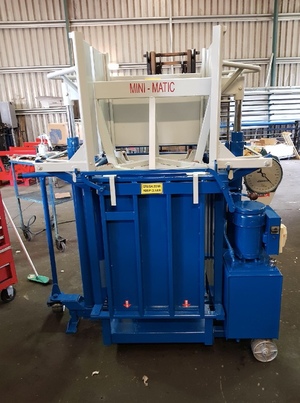 Wool press - Lyco - Stevlyon Mini-Matic. 