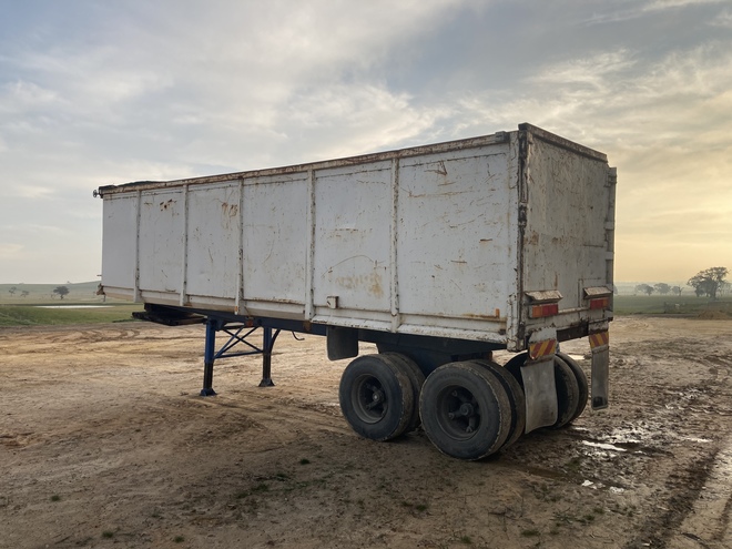 Centurion 30' bogie tipper