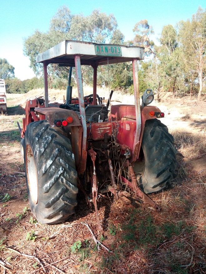 International 484 Tractor 