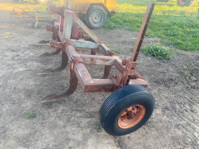 Yeomans 9 Tyne Deep Ripper With PTO Shaker 