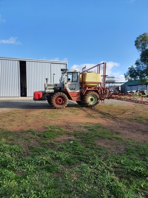 MB Trac 800 with boom spray