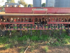 International A 6  20 Run Combine