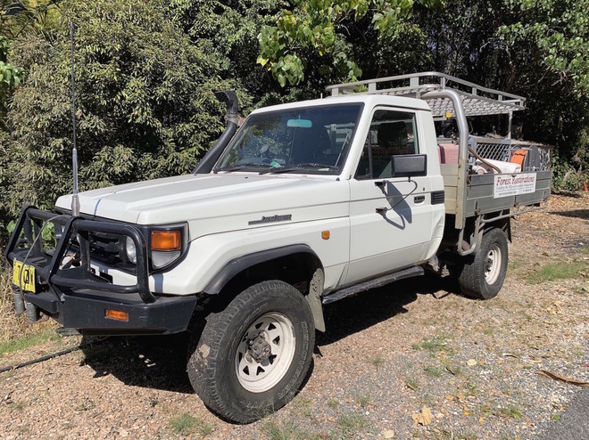 Toyota Landruiser - Cab Chassis Manua 4 x 4 -l 4.2 MPI Diesel - Year 2000