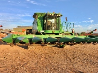 John Deere 894 Corn Front