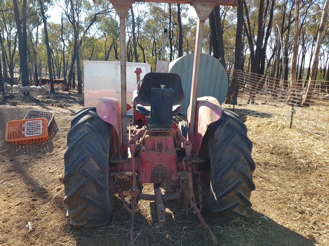International b275 tractor