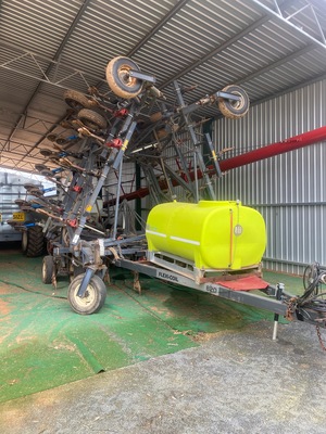 12 m Flexicoil 820 bar with liquid tank and 8000 ltr 4 bin Ausbox airseeder 