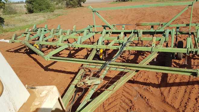 John Deere Chisel Plough