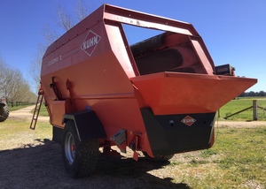 2007 Kuhn Euromix II Feed Mixer