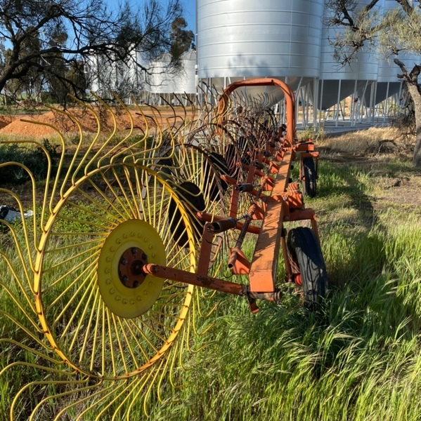 9 wheel in line hay rake