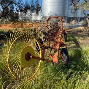 9 wheel in line hay rake