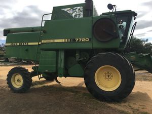 JOHN DEERE 7720 TITAN 2